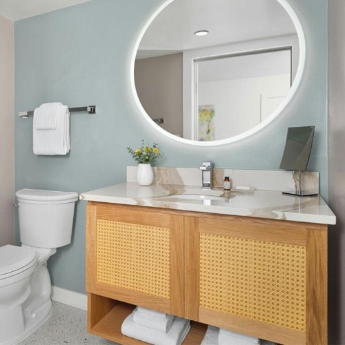 Floating bath vanity cabinet door with rarran insert panel