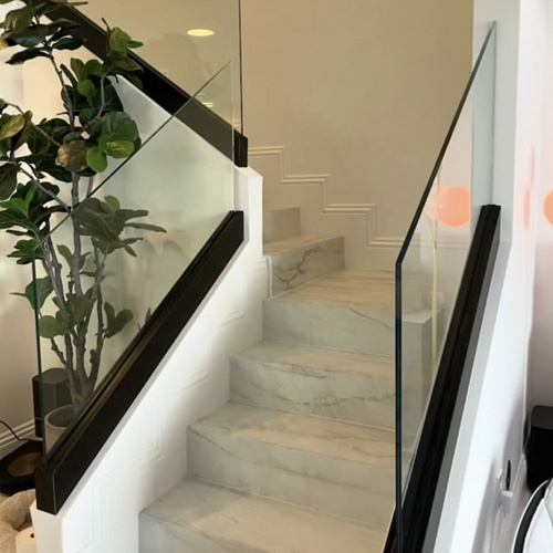 Laminated glass for staircase railing with aluminum base channel