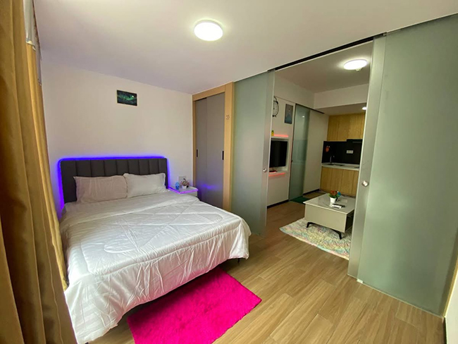 hotel guestroom sliding glass partition door