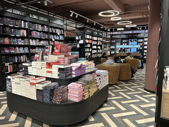 bookstore furniture design in Thalia 