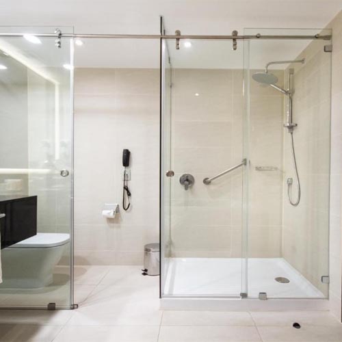 How to Ensure Safety in Hotel Glass Bathrooms