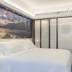 Custom Printed Glass Panel for Hotel Room Interior