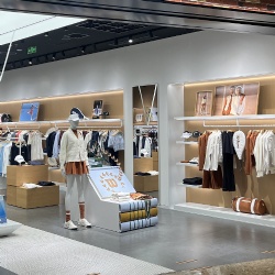 Custom Retail Store Display and Fixtures for Retail Design and Construction Companies