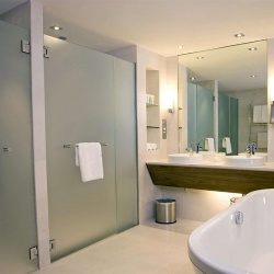 Customized glass and mirror for Hilton Brisbane