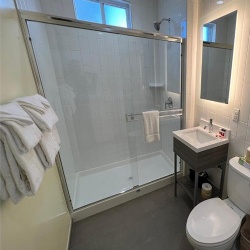 Glass Shower Door for Super 8 Motel
