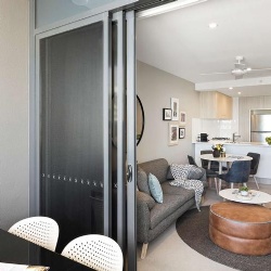 Telescopic sliding glass door with synchronized movement